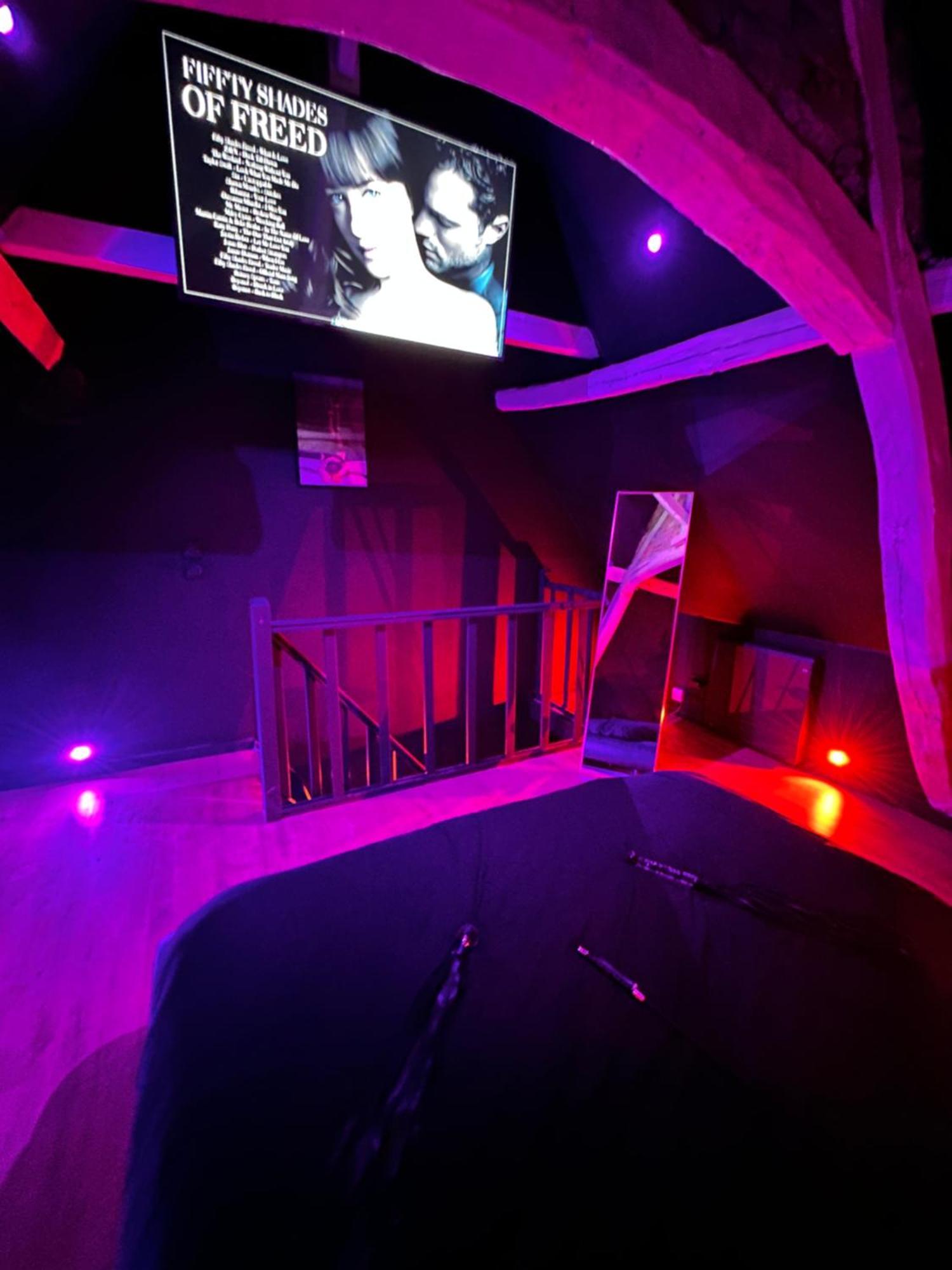 Loveroom De Luxe - Theme 50 Nuances De Grey Maison Privative Spa Insolite Douchy-les-Mines Exterior photo