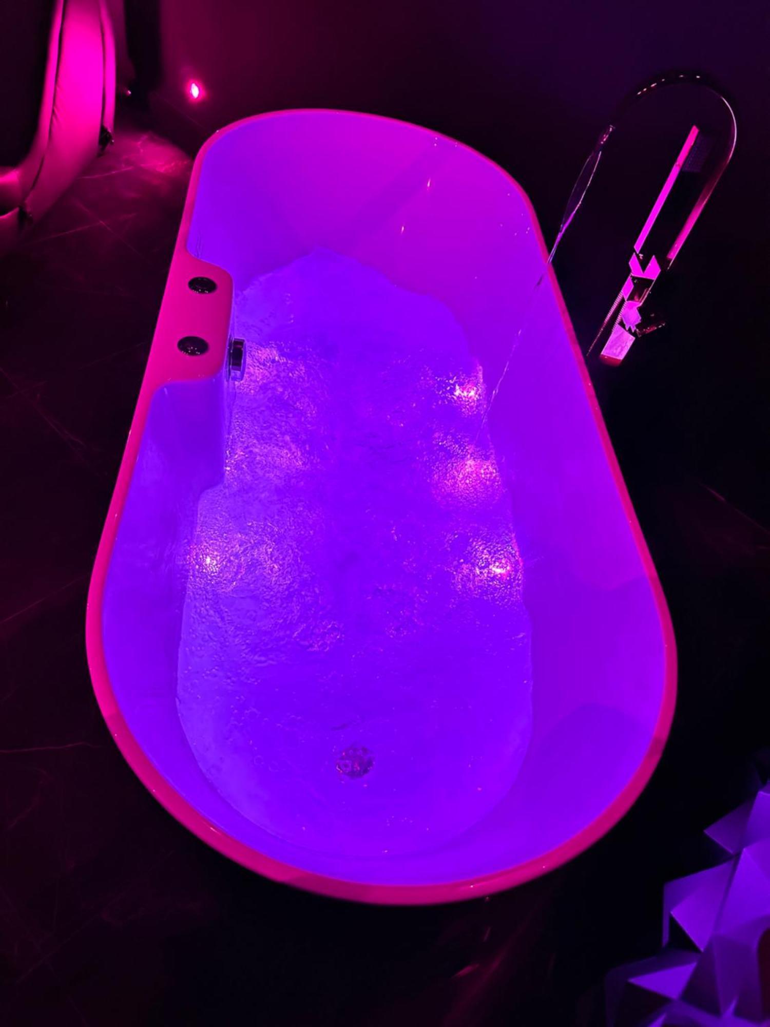 Loveroom De Luxe - Theme 50 Nuances De Grey Maison Privative Spa Insolite Douchy-les-Mines Exterior photo