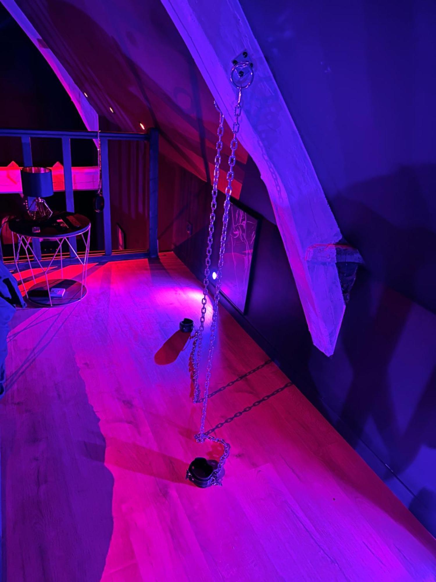 Loveroom De Luxe - Theme 50 Nuances De Grey Maison Privative Spa Insolite Douchy-les-Mines Exterior photo